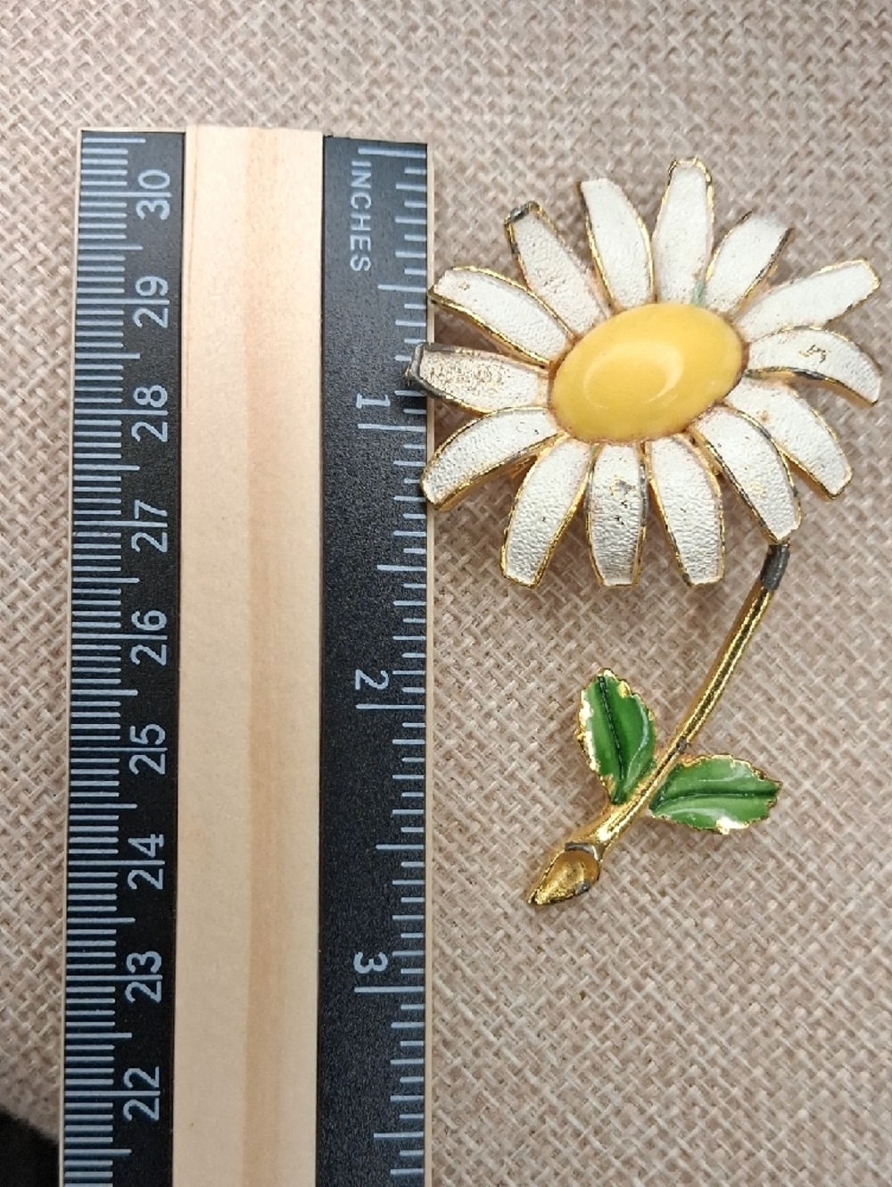 Gold Tone Daisy Flower Brooch White Enamel Floral Pin Cottagecore OS - Picture 5 of 6